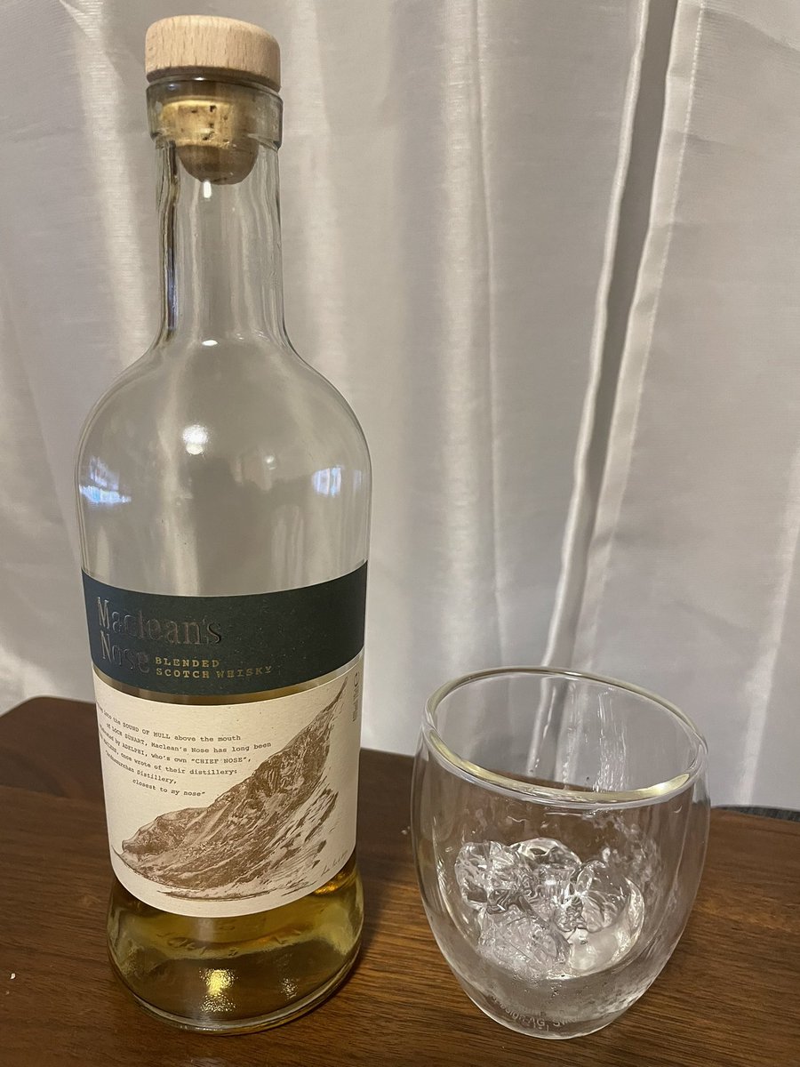 Yorokobiyama's tweet image. 今夜はマクリーンズノーズをロックで。
もう飲み干しちゃったけども。
バニラの香り、磯感、ピート香が良いバランス。
とても整ったブレンデッドウイスキーですね。
キーモルトのアードナムルッカンも人気が出てきてる蒸留所だけに、これからも楽しみです。
#TWLC