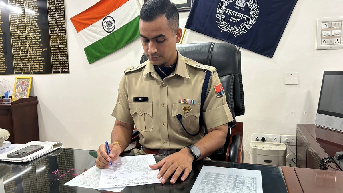 Jagdish Bhadu (@jagdishbhadurlp) on Twitter photo नए नागौर जिला पुलिस अधीक्षक मृदुल कच्छावा ने संभाला पदभार <a href="/ips_mridul/">Mridul Kachawa IPS</a> जी❤️😘💐
#Congratulations_Sir
<a href="/NagaurPolice/">Nagaur Police</a> नए नागौर जिला पुलिस अधीक्षक मृदुल कच्छावा ने संभाला पदभार <a href="/ips_mridul/">Mridul Kachawa IPS</a> जी❤️😘💐
#Congratulations_Sir
<a href="/NagaurPolice/">Nagaur Police</a>