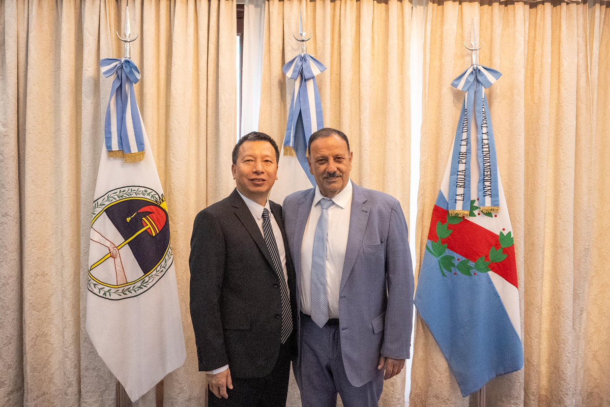 QuintelaRicardo's tweet image. Me reuní con el vicepresidente de la empresa china Trailblazer New Material Technology, Sr. Yue Qiongguo, y su equipo técnico, con quienes mantenemos comunicación desde mi último viaje a China.
Su llegada a nuestra provincia es resultado directo de ese encuentro, donde…