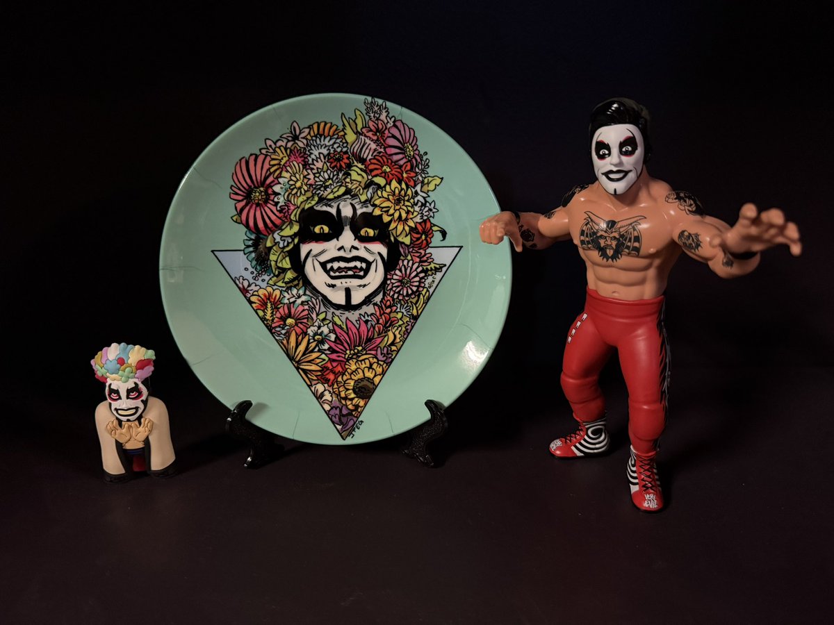 DanhausenAD's tweet image. Signed collector plate in the reward this month for Love That Danhausen tier subscribers. Limited to 40. You get exclusive sticker pack and signed exclusive card as well. Signup before 8/1.
Patreon.com/lovethatdanhau…