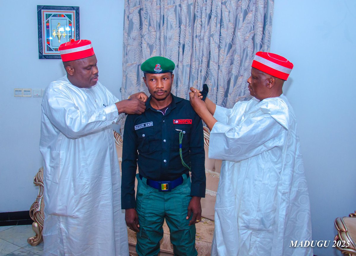 SaifullahiHon's tweet image. NNPP National Leader, HE Sen @KwankwasoRM, today (23 July 2025), decorated Sgt. Bashir Sadi with a new rank as Inspector Bashir Sadi — one of his dedicated security aides, alongside the NNPP State Party Chairman, Hon. Hashim Dungurawa, who supported the promotion ceremony.