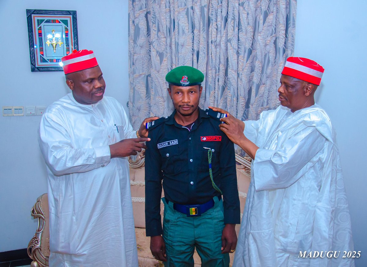 SaifullahiHon's tweet image. NNPP National Leader, HE Sen @KwankwasoRM, today (23 July 2025), decorated Sgt. Bashir Sadi with a new rank as Inspector Bashir Sadi — one of his dedicated security aides, alongside the NNPP State Party Chairman, Hon. Hashim Dungurawa, who supported the promotion ceremony.