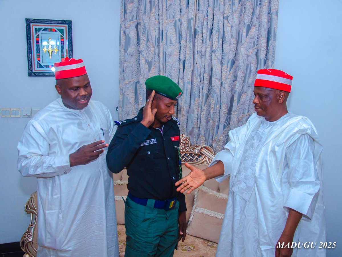 SaifullahiHon's tweet image. NNPP National Leader, HE Sen @KwankwasoRM, today (23 July 2025), decorated Sgt. Bashir Sadi with a new rank as Inspector Bashir Sadi — one of his dedicated security aides, alongside the NNPP State Party Chairman, Hon. Hashim Dungurawa, who supported the promotion ceremony.