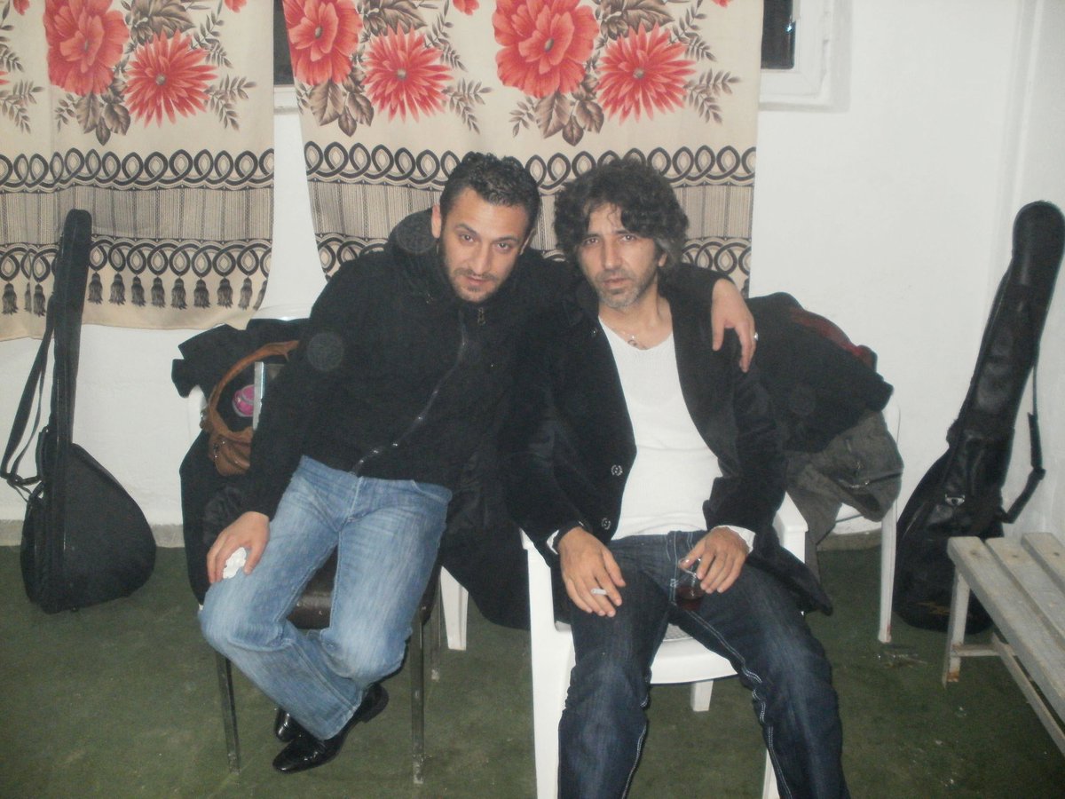 “Buraya, çok eski yıllara dayanan bir dostluğun, abi‑kardeşliğin resmini bırakıyorum; sözü de fazla uzatmıyorum.”
#AliKınık
#YalnızDeğilsin