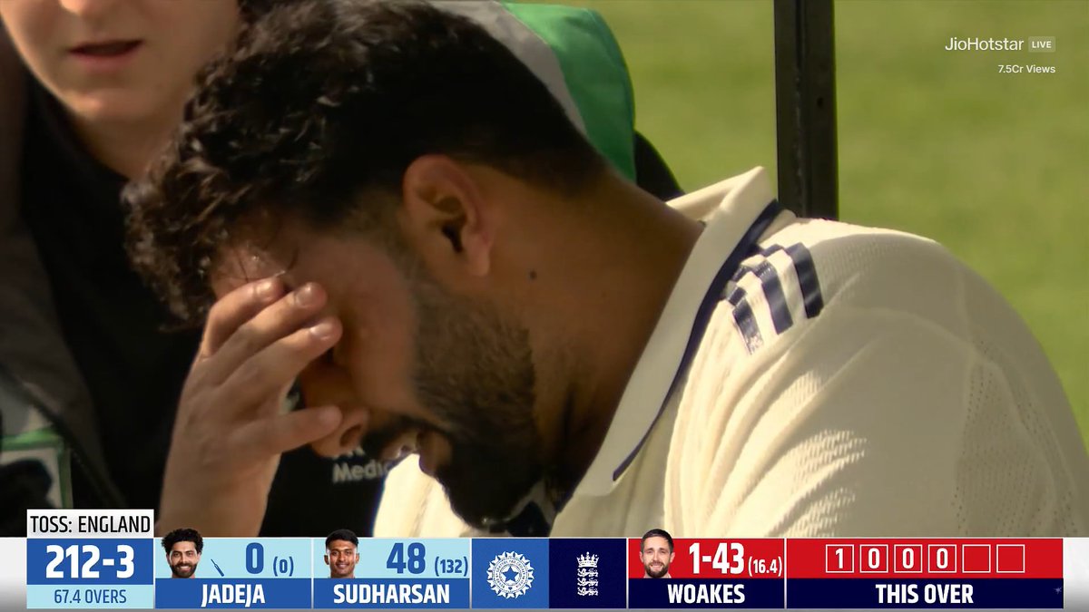 CricCrazyJohns's tweet image. First, finger - Now, Toe - Injuries hurting Pant badly in this series.