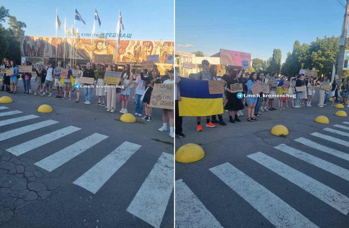 Dollcenpai's tweet image. Кременчук сьогодні я була на обох мітингах, нажаль моя нога зовсім відмовила на другому тому довелося покинути їх раніше.
Але вони досі стоять там
Я так рада що прийшло стільки людей і продовжували далі незважаючи ні на що