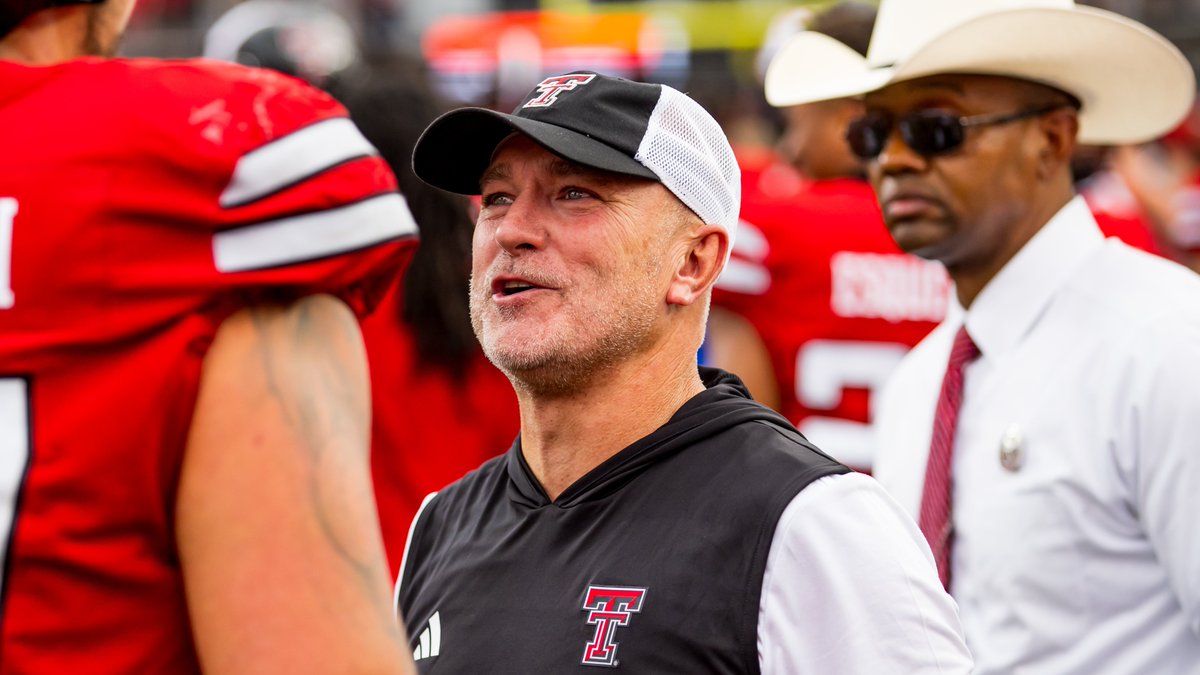 247Sports's tweet image. "I don't know how that's going to play out."
From the Group of Five to Power Four, college football coaches in Texas sound off on revenue sharing's roster-building impact and a look at what's next.
@MikeRoach247 ✍️
247sports.com/longformarticl…