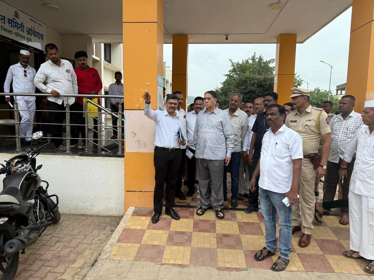 patil_gajanan's tweet image. आंबेगाव तालुक्यातील विविध विकास कामे, जिल्हा परिषदेच्या वतीने राबविण्यात येणारे विविध उपक्रम, शैक्षणिक संस्था यांची आज प्रत्यक्ष भेट देऊन पाहणी केली.
- वळती येथील जिल्हा परिषदेच्या प्राथमिक शाळेची पाहणी केली. जिल्हा परिषदेच्या वतीने या शाळेत विद्यार्थ्यांसाठी नवीन…