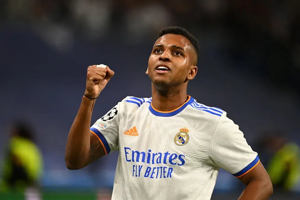 JacobsBen's tweet image. Still no change to Rodrygo's situation despite reports of talks with several clubs.
Real Madrid winger will first clarify his future with Real Madrid, and only then engage if he decides to leave. Key meeting with Xabi Alonso expected to happen within a week.
Real prepared to…