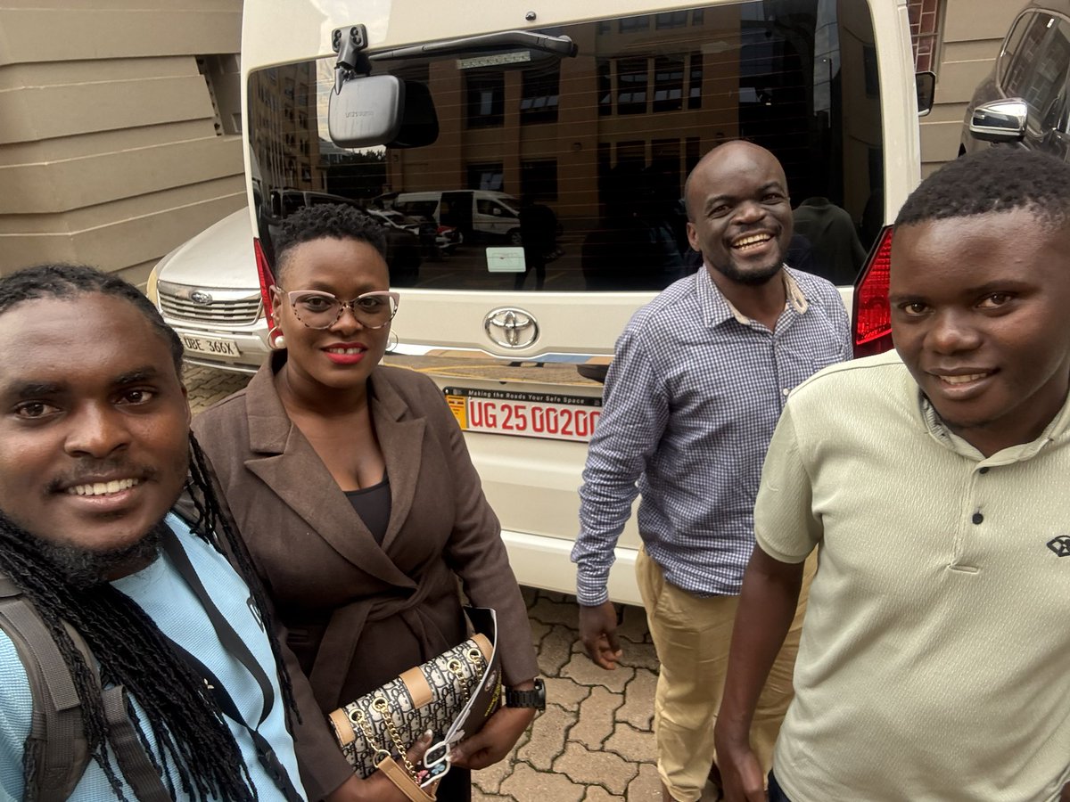 kookiepro_'s tweet image. Journalists paying Tribute to the Late Hon. Justice Prof. George Wilson Kanyeihamba at High Court. #NzeKookie