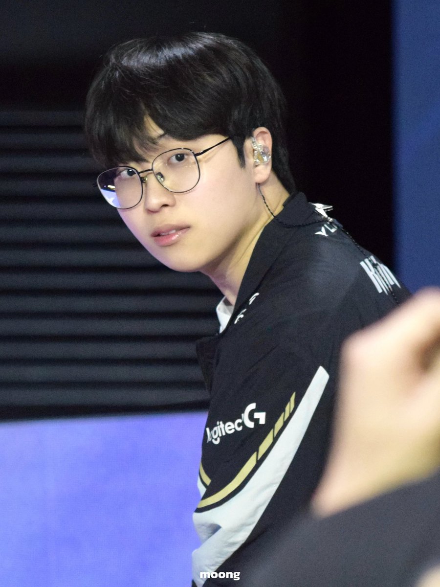 moong0618's tweet image. 250723 

look back

#기인 #kiin