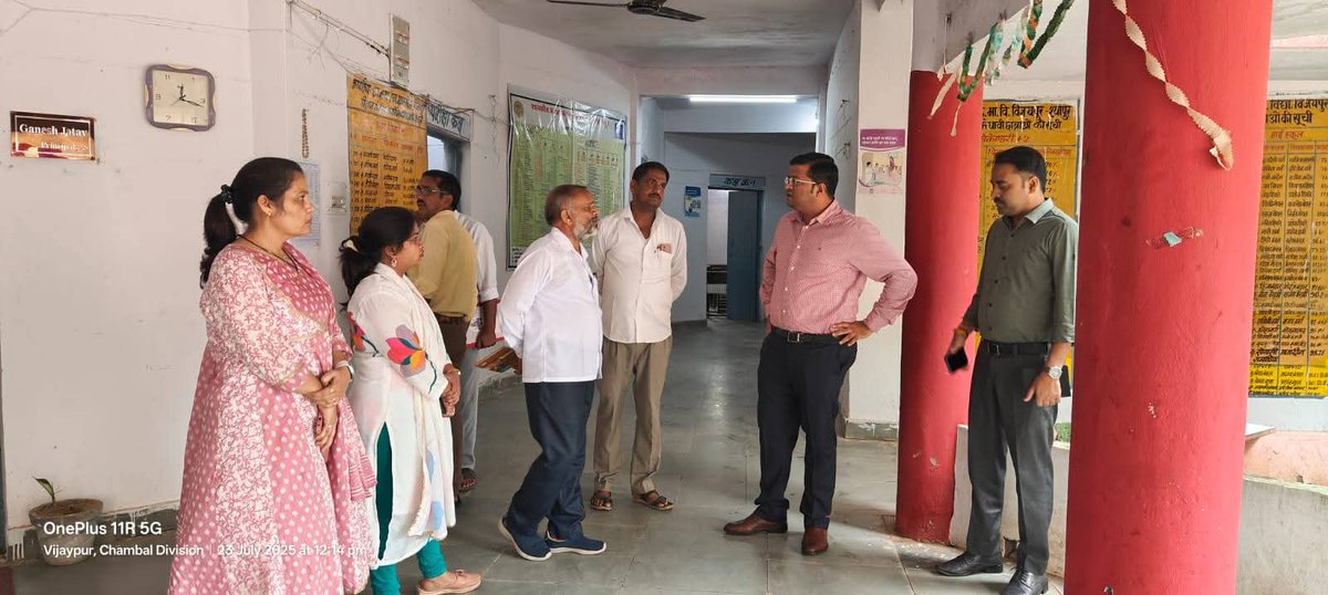 arpit_verma13's tweet image. आज विजयपुर विकासखण्ड मुख्यालय स्थित एकीकृत शासकीय कन्या उच्चतर माध्यमिक विद्यालय का निरीक्षण किया। छात्राओं से संवाद कर उनकी पढ़ाई, सपनों और जरूरतों को जाना।
इस दौरान कक्षाओं का अवलोकन कर शिक्षण गुणवत्ता का मूल्यांकन किया तथा विद्यालय परिसर में सुविधाओं की स्थिति का जायजा लिया।