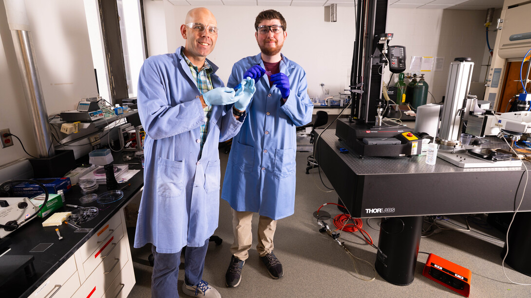 NSRI_NU's tweet image. Taking a cue from ocean-dwelling species, @UNLincoln
researchers are developing synthetic skins that will support the emergence of next-generation “soft” machines, #robots and other devices.
Multiple layers of the synthetic chromatophores could be programmed to respond to…