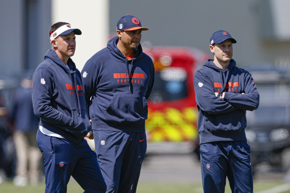 670TheScore's tweet image. .@Rahimi_Harris listen and react to #Bears defensive coordinator Dennis Allen's first training camp press conference.
🎧 670TheScore.com/listen
💻 Twitch.TV/Chicago670TheS…
