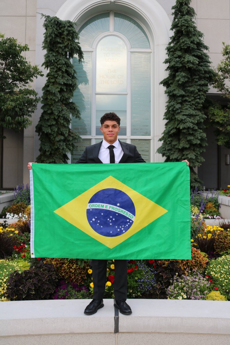 LandanGoff3's tweet image. 30 Years ago missionaries changed my family's life forever by teaching my grandpa in Brazil.
Today I'm leaving for my own mission and returning to my mother's homeland to serve the people of Manaus, Brazil- deep within the heart of the Amazon rain forest.
To all my @BYUfootball…