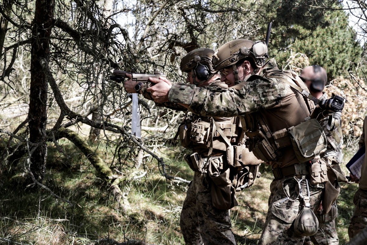 CanadianArmy's tweet photo. Soldiers from 1 and 2 Royale 22e Régiment took part in the Danish International Sniper Competition in late June. 29 teams from 14 countries put the skills of their sniper teams to the test. Among the international teams the R22eR teams placed 2nd and 5th. BZ! https://t.co/jhTLuztXZf
