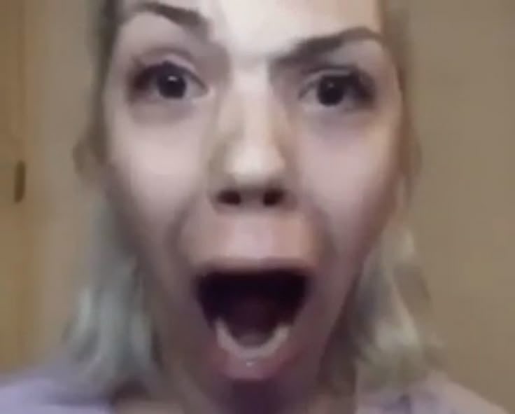 AirbudsWidget's tweet image. when they FaceTime you while you were mid stalk session on their airbuds