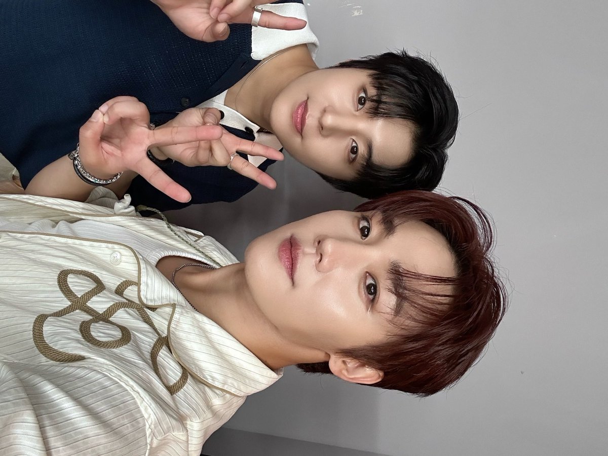 하나 tweet media