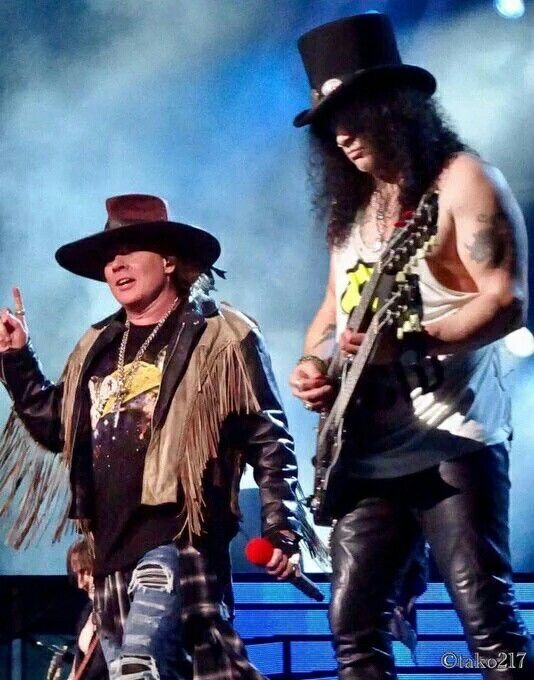 Happy birthday to the iconic, Slash!!! 🎈🎉🎂🖤🖤

#AxlRose #Slash #GunsNRoses #GnFnR