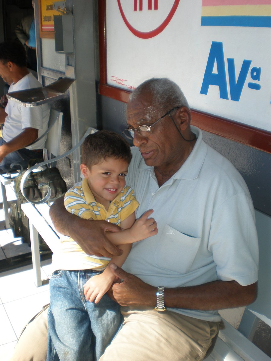 LandanGoff3's tweet image. 30 Years ago missionaries changed my family's life forever by teaching my grandpa in Brazil.
Today I'm leaving for my own mission and returning to my mother's homeland to serve the people of Manaus, Brazil- deep within the heart of the Amazon rain forest.
To all my @BYUfootball…