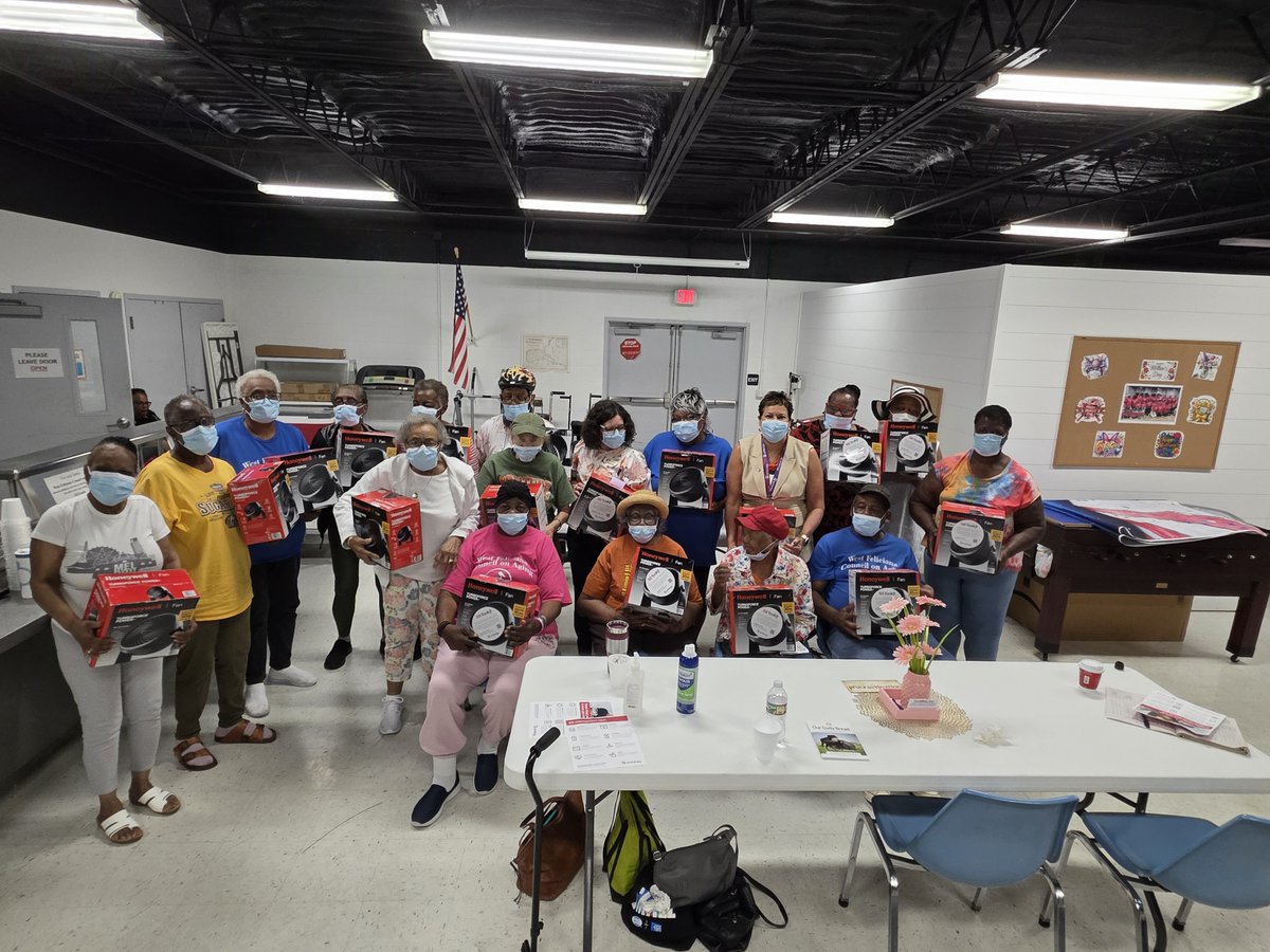 EntergyLA's tweet image. ☀️ 🌡️ With temperatures rising, Entergy Louisiana is working to help our customers Beat the Heat! 🥵
We teamed up with the West Feliciana Council on Aging in St. Francisville, to provide information and resources to local seniors on how to mitigate high utility bills and keep…