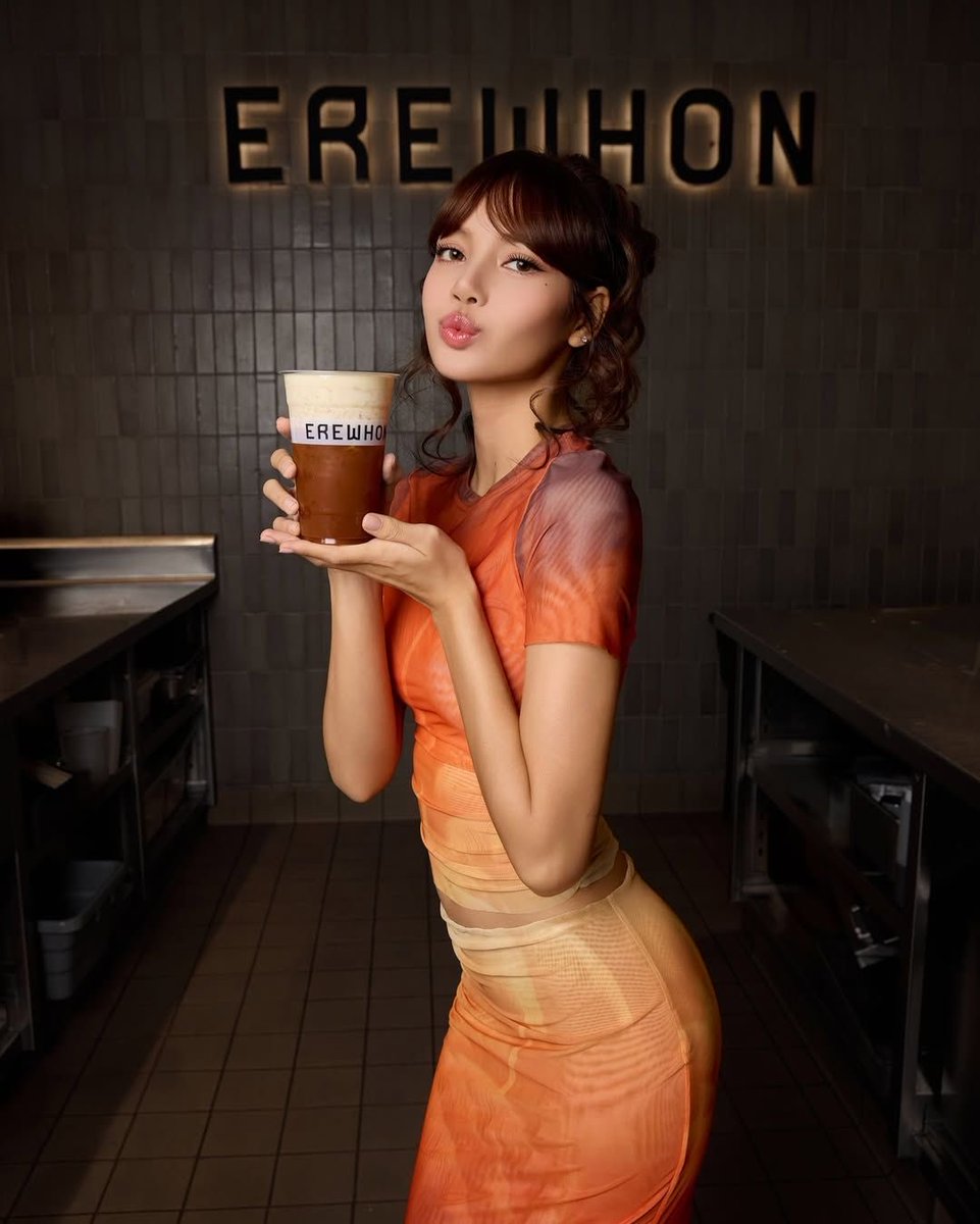 babylalisalloud's tweet image. จากชาไทย Erewhon สู่ ชาเขียว Hey Tea
ลิซ่าหยิบจับหรือทำอะไรก็อิมแพคไปหมดทุกอย่างจริงๆ ตอนนี้กลายเป็นว่าชาไทยชาเขียวฟีเว่อร์ไปละ