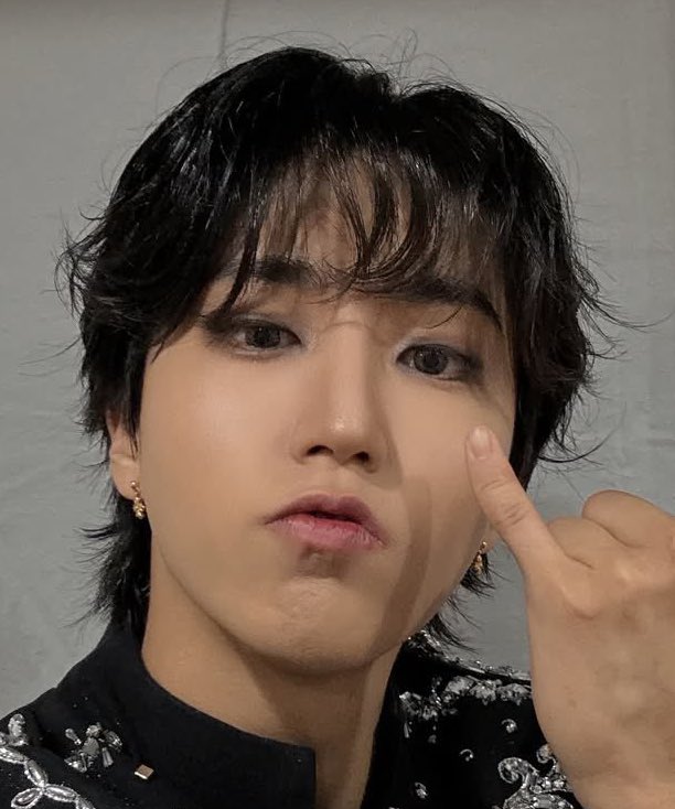 misoduckie's tweet image. he loves this hair so much oh my pretty baby