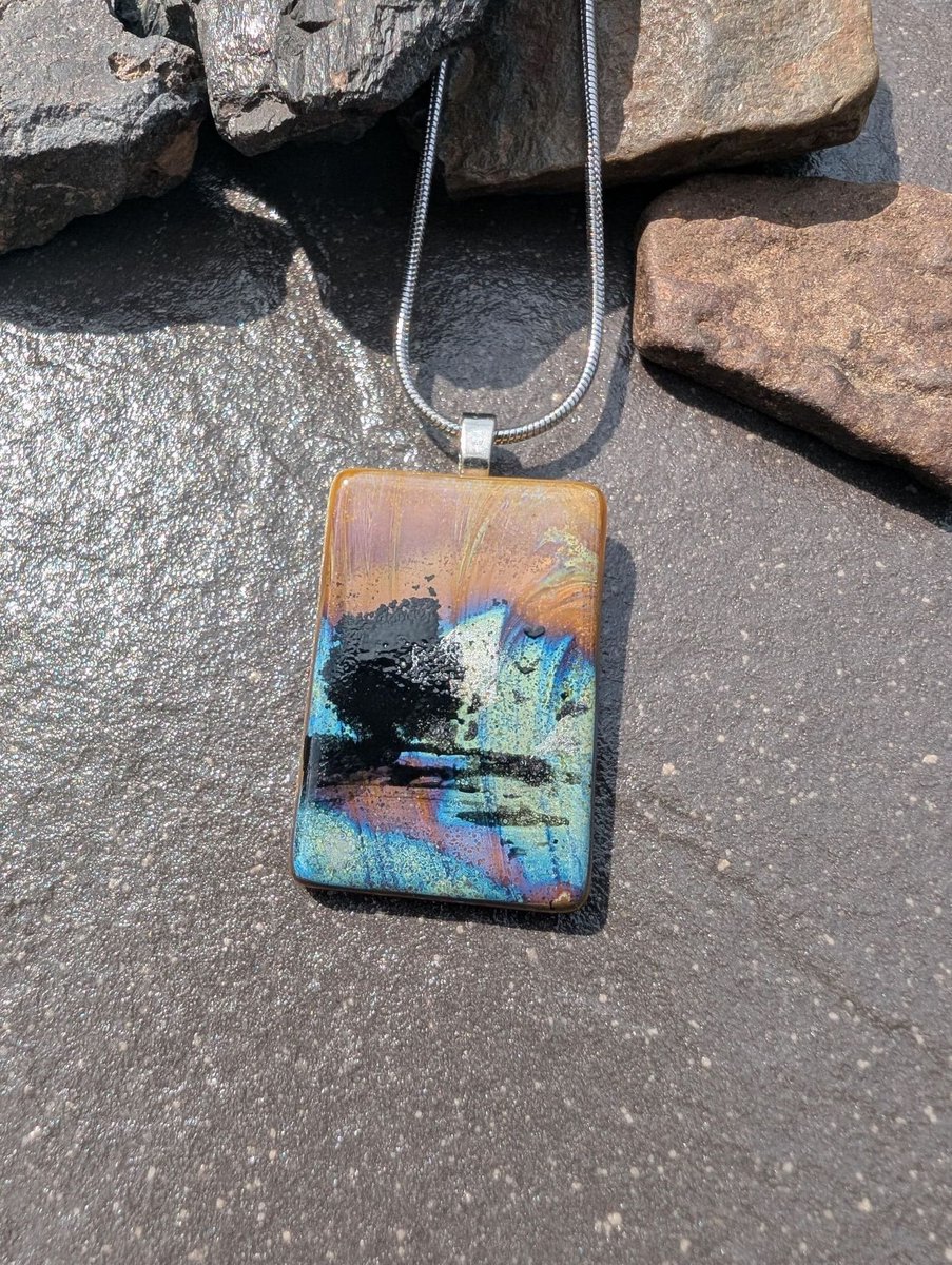 Samphireglass's tweet image. Beautiful new reactive glass landscape necklace. A unique handcrafted glass pendant made by producing a reaction between the glass and silver leaf foil during the fusing process. Lovely gift idea.
#ukgifthour #ukgiftam #handmade #etsy #shopindie
samphireglass.etsy.com/listing/433543…