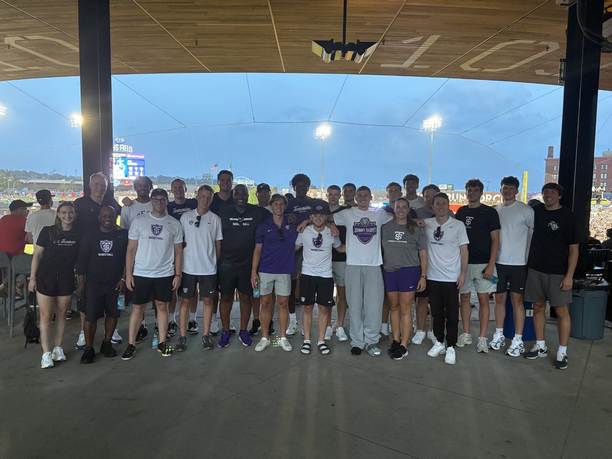 TommieMBBall's tweet image. Nothing like summertime baseball to bond 

Had a great time at the @StPaulSaints game last night

#RollToms
