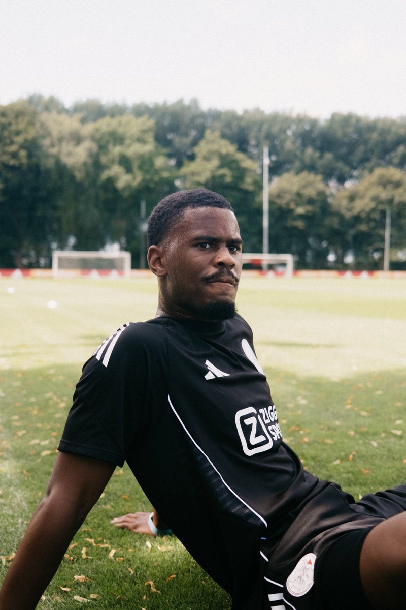 SS____899's tweet image. Jorrel Hato has the potential to be the best LB in the world and is one of the best ball playing Full backs of the last decade.
I don’t think Chelsea fans know what’s in store for them.
With the arrival of Simons we would have the deepest team in the world and a top 3 team with…