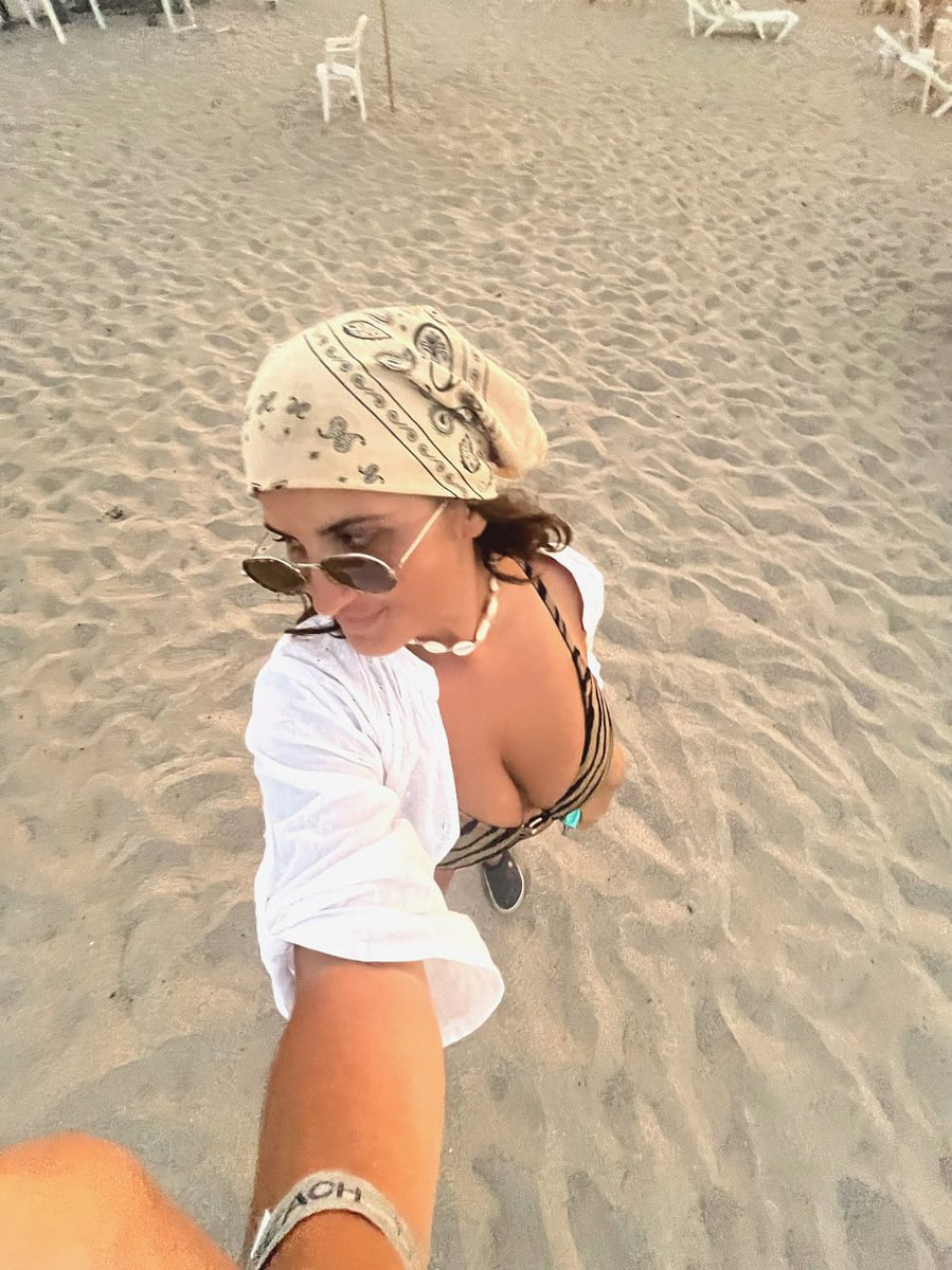 TazzyZap's tweet image. What view do you enjoy the most the shiny sun or the big boobs you see? Are you teased? It&apos;s free to visit my free page in the comments
#ViewGoals
#PickYourView