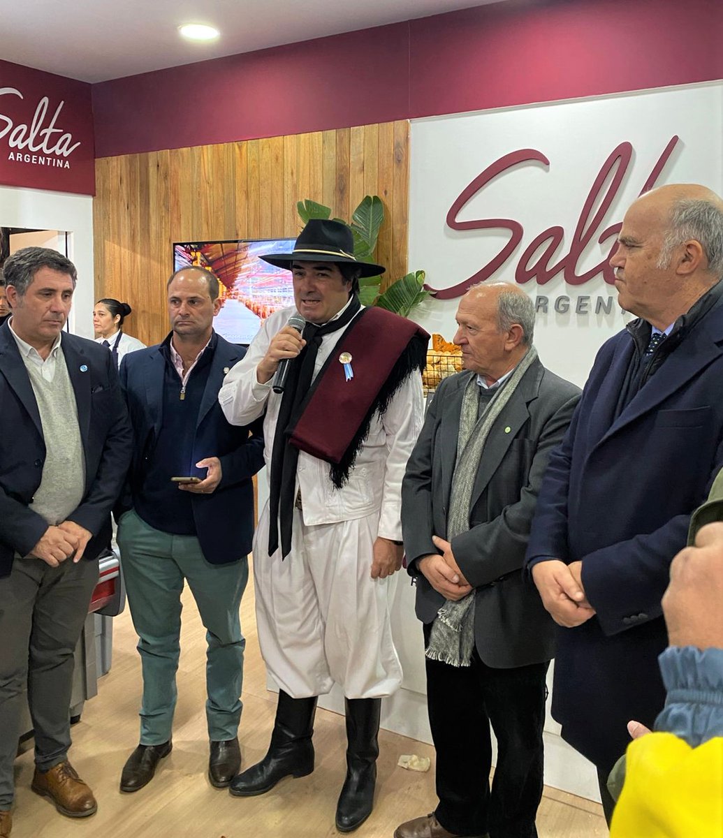 CRA (@craprensa) on Twitter photo 🤝 En el stand de la provincia de #Salta, en el marco de la <a href="/exposicionrural/">Exposición Rural</a> 2025, el presidente de CRA, Carlos Castagnani, compartió un nuevo encuentro con Sergio Iraeta, secretario de Agricultura, Ganadería y Pesca de la Nación; Martín de los Ríos, ministro de Producción y 🤝 En el stand de la provincia de #Salta, en el marco de la <a href="/exposicionrural/">Exposición Rural</a> 2025, el presidente de CRA, Carlos Castagnani, compartió un nuevo encuentro con Sergio Iraeta, secretario de Agricultura, Ganadería y Pesca de la Nación; Martín de los Ríos, ministro de Producción y