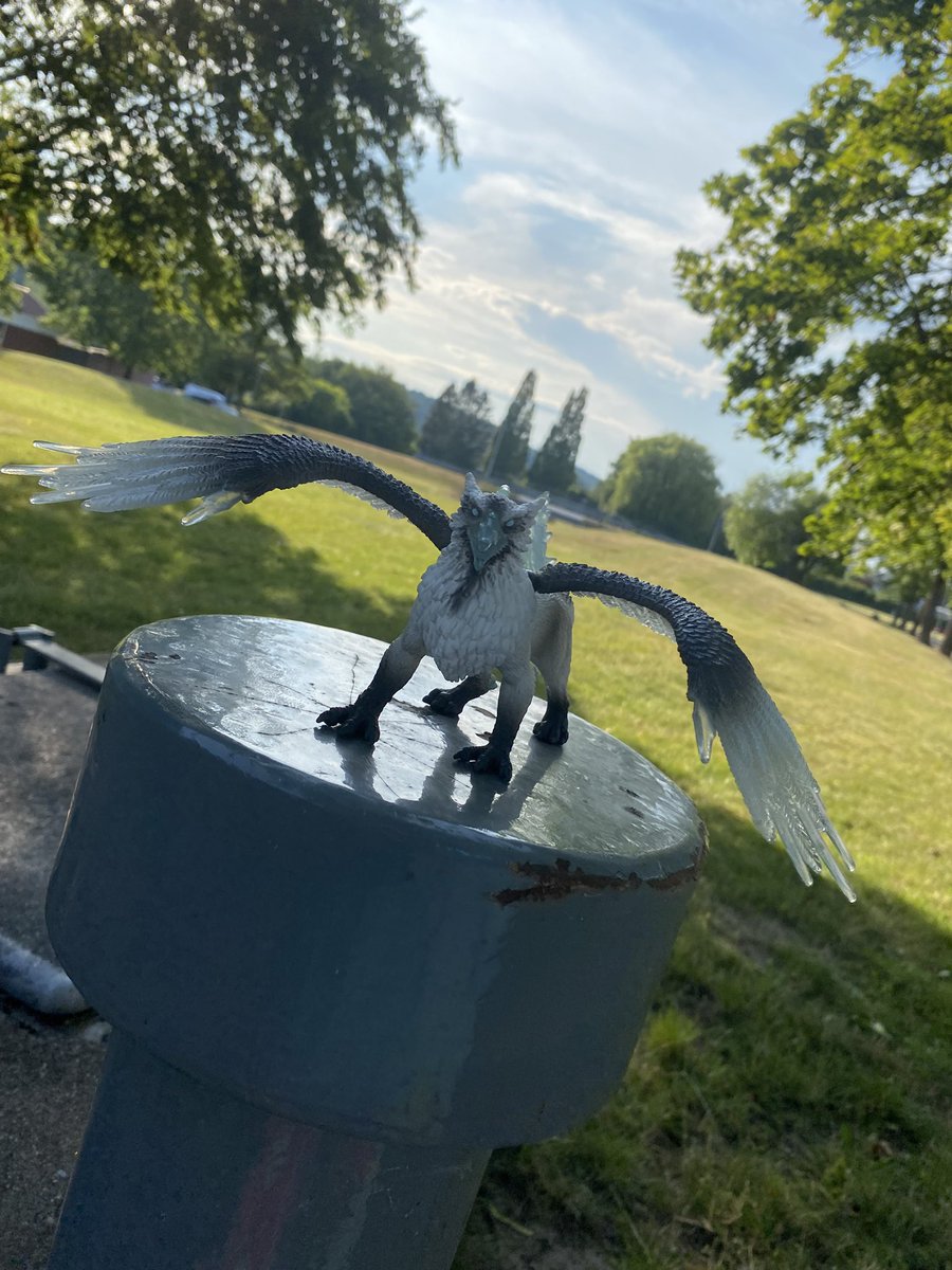KEM0KI's tweet image. got a cool ice griffin