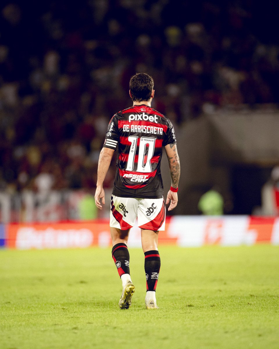 matheusleal1's tweet image. 💰As empresas HapVida e Solution vão pagar R$ 71,4 milhões ao Flamengo num contrato de três anos de duração para estamparem suas marcas nas costas do uniforme.
O espaço era ocupado pelo Mercado Livre, que pagava R$ 22 milhões ao ano. Com o novo acordo, o Flamengo receberá cerca…