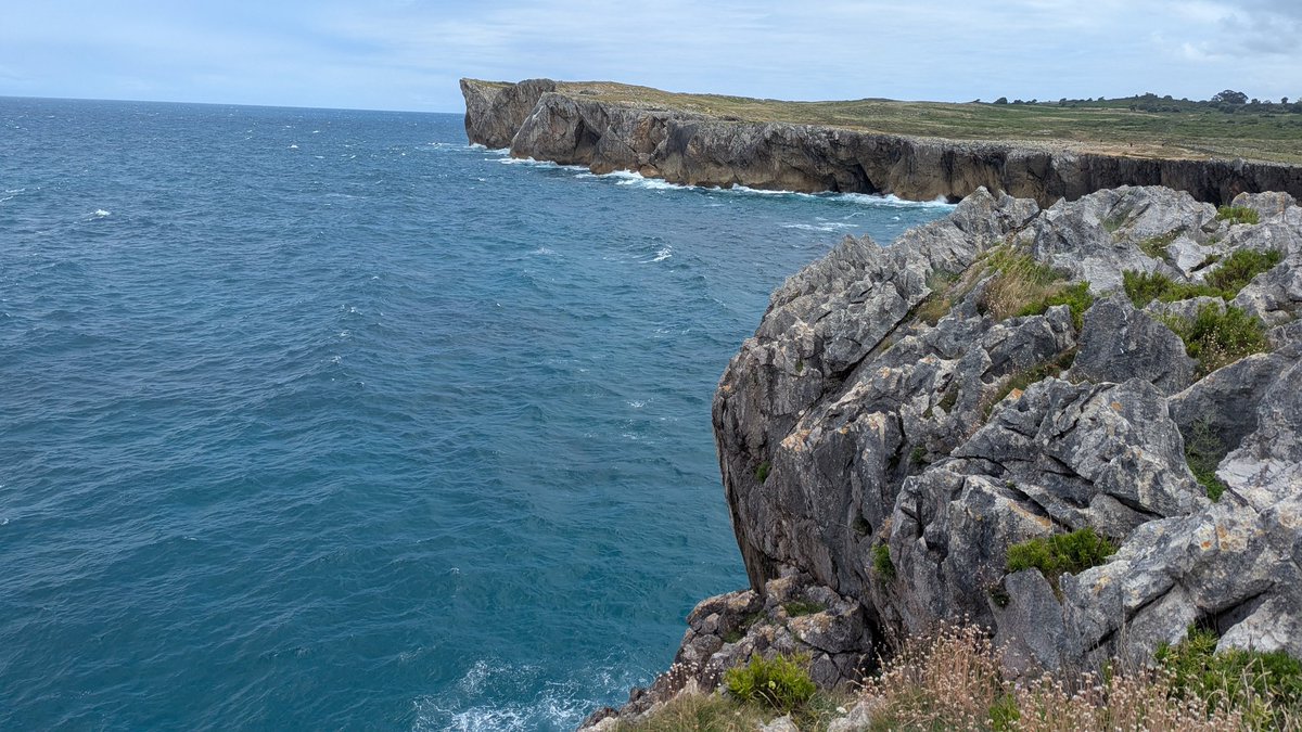 llewelyn20's tweet image. Day of contrasts today with caves and cliffs and sea and sand and everyone knows I love a good church.
I keep forgetting I'm in Spain as it is so green...