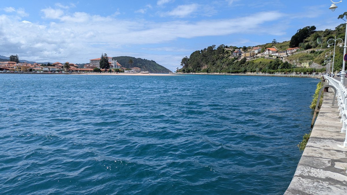 llewelyn20's tweet image. Day of contrasts today with caves and cliffs and sea and sand and everyone knows I love a good church.
I keep forgetting I'm in Spain as it is so green...