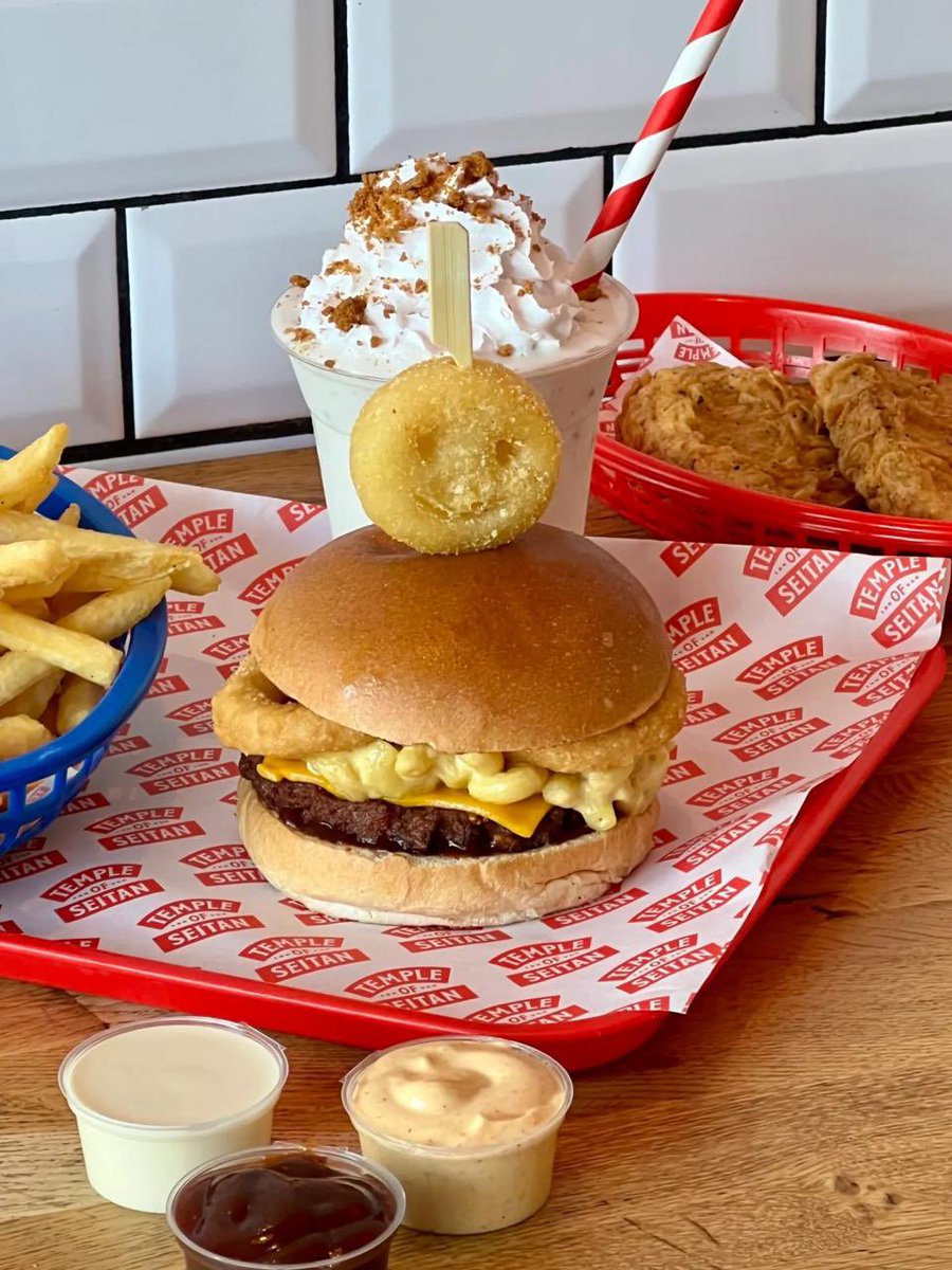 FatGayVegan's tweet image. You know about these vegan chain restaurants in the UK, right? Read more on my blog: tinyurl.com/52seteej