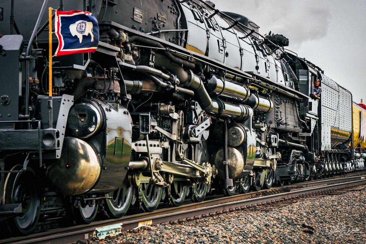 BigSkyCaptures's tweet image. Whatever Wednesday.
When the world’s largest steam locomotive is charging straight at you, and there’s no time to swap to a wide-angle lens. Sound familiar? 📸🚂