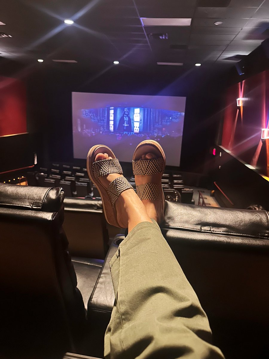 free_style_chef's tweet image. Some days are for watching a movie in the middle of a weekday at the Times Square AMC. 
😬🎬🍿

Especially great as the movies are heavily discounted! I paid $10, which is completely unheard of nowadays! 😮

#movies #weekday #AMCTheatres #amc #amcmovies #timessquare #nyc