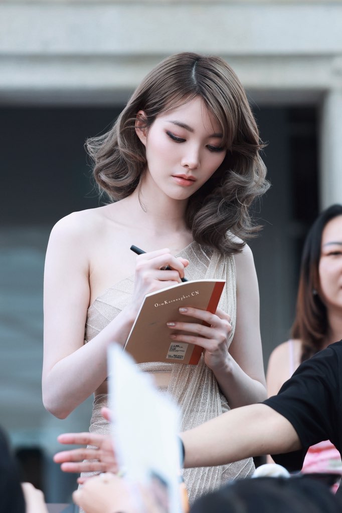 TrendForOrmKorn TH🌈 (@trendfororm_th) on Twitter photo จดชื่อแม่ๆที่แอบไปนอน 😝😝 น้องออมสวยมากกกกเลยวันนี้ สวยขึ้นทุกวันเลย
ORM BVLGARI HIGH JEWELRY
#OrmxBvlgariTrunkShowSG
<a href="/ormmormm/">orm kornnaphat🌈</a>
#ormkornnaphat #BvlgariJewelry จดชื่อแม่ๆที่แอบไปนอน 😝😝 น้องออมสวยมากกกกเลยวันนี้ สวยขึ้นทุกวันเลย
ORM BVLGARI HIGH JEWELRY
#OrmxBvlgariTrunkShowSG
<a href="/ormmormm/">orm kornnaphat🌈</a>
#ormkornnaphat #BvlgariJewelry