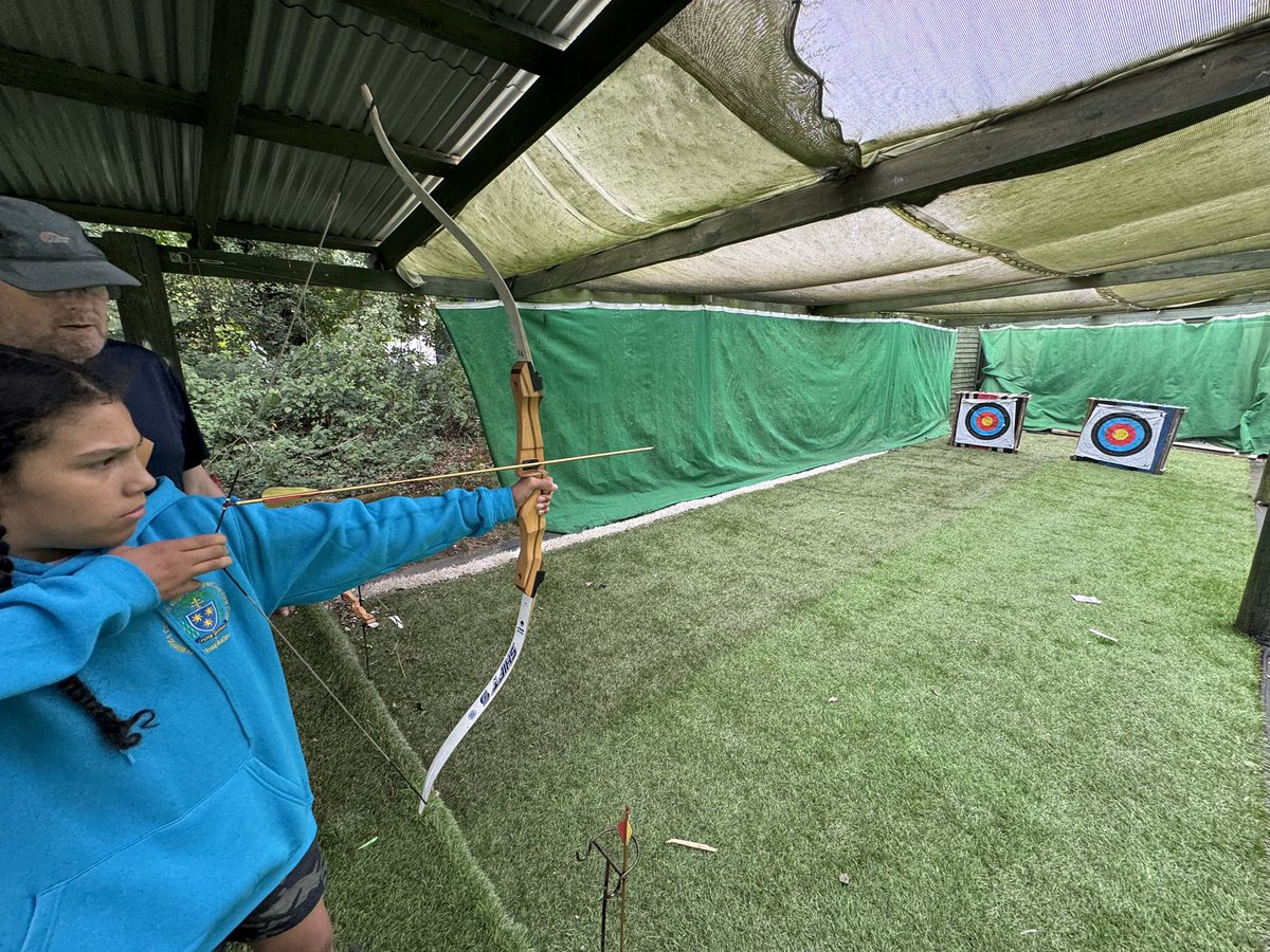 LeedsDYS's tweet image. Our knights in training took on some archery to improve their aim, just like Queen Susan! 🏹🎯
@ASCHC_COLLEGE @beckets_bkcat @StWilfridsCHS