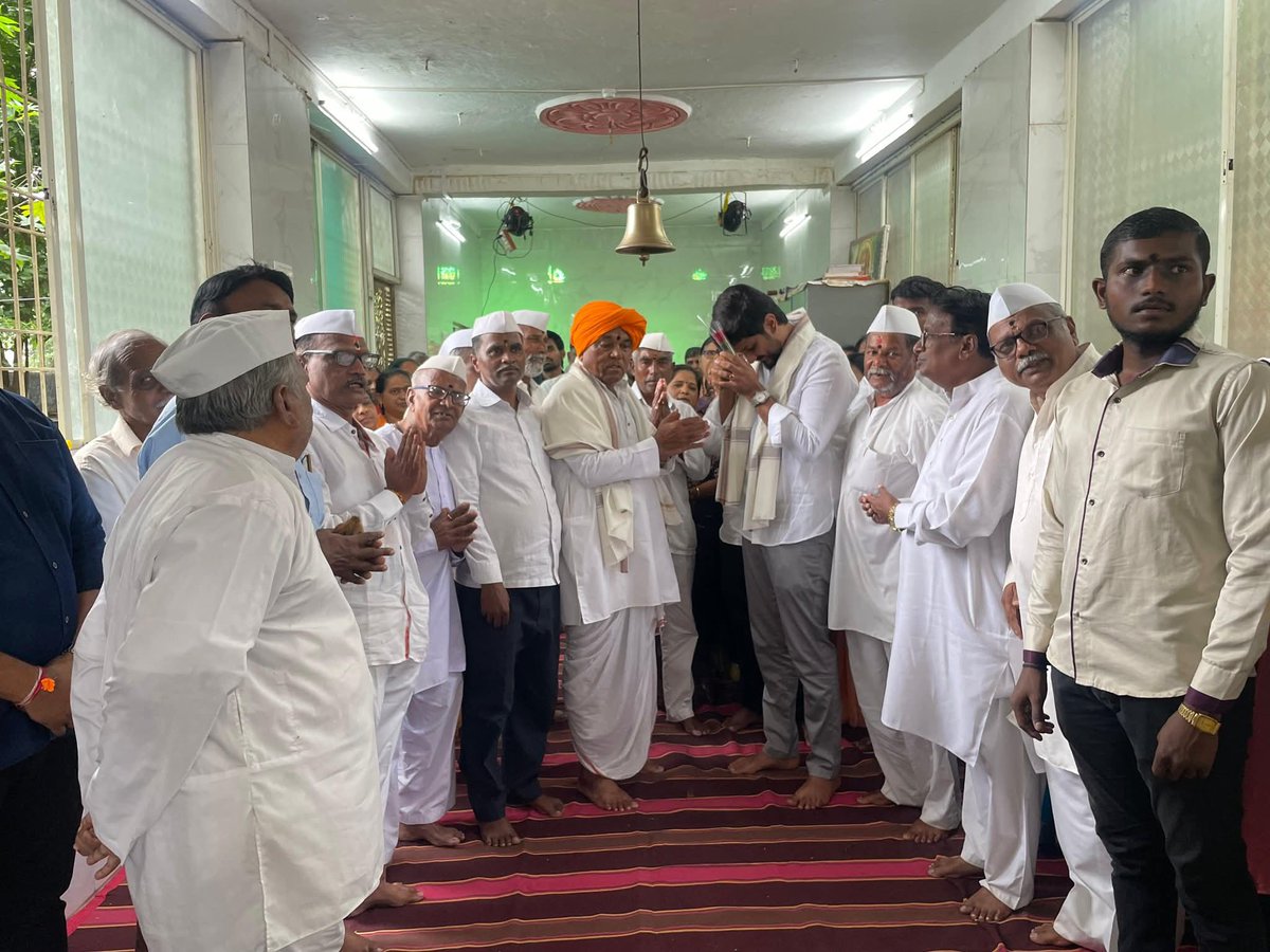 SidShirole's tweet image. संतांची परंपरा, संस्कृतीची जपणूक!

आज श्री संत शिरोमणी सावतमाळी महाराज यांच्या ७३० व्या संजीवनी समारंभात उपस्थित राहून त्यांच्या आध्यात्मिक सेवेला वंदन करण्याचा योग आला.

समाज मंदिर खडकी येथे झालेल्या या कार्यक्रमात संतांच्या पूजन, अर्चन व कीर्तनाच्या माध्यमातून अध्यात्माचा संदेश…