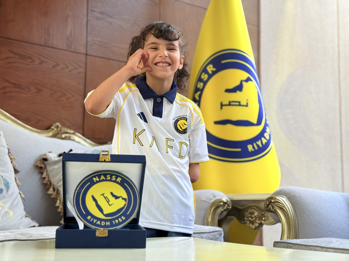 ahmad2man's tweet image. عضو مجلس إدارة نادي #النصر الاستاذ زياد وهبي يتكفل بكافة تكاليف توفير طرف صناعي للطفله دانا التي زارت مقر النادي مؤخراً ..