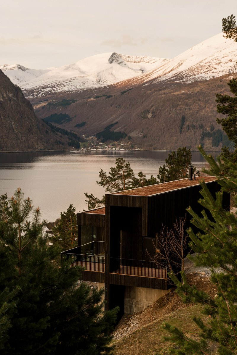 dezeen's tweet image. Office Inainn models prefabricated Norwegian house on slate: dezeen.com/2025/07/23/off…
