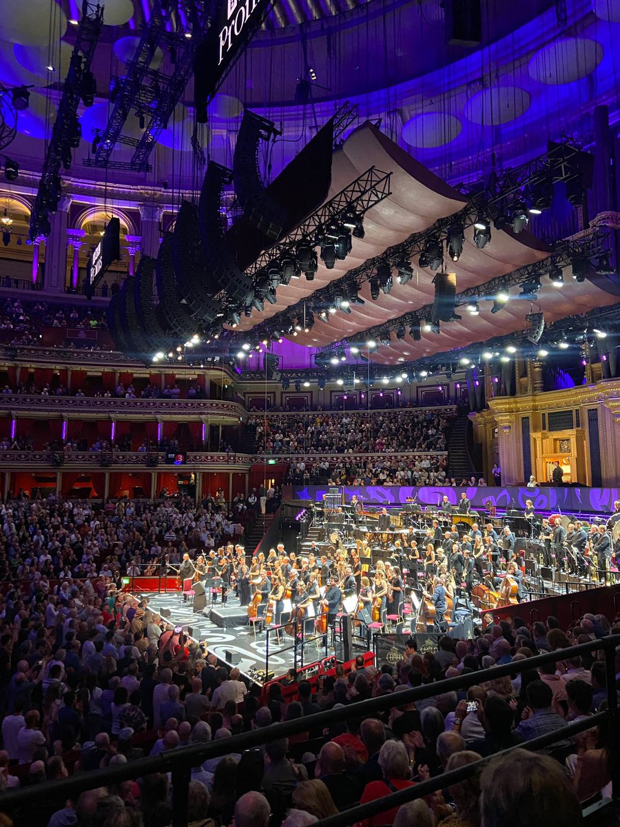 GermanAmbUK's tweet image. Congratulations to German conductor Anja Bihlmaier, Principal Guest Conductor of @BBCPhilharmonic, for an impressive & truly memorable @bbcproms concert featuring works by Strauss, Berlioz and Mark Simpson.
A privilege to welcome her at the Embassy after this musical triumph.