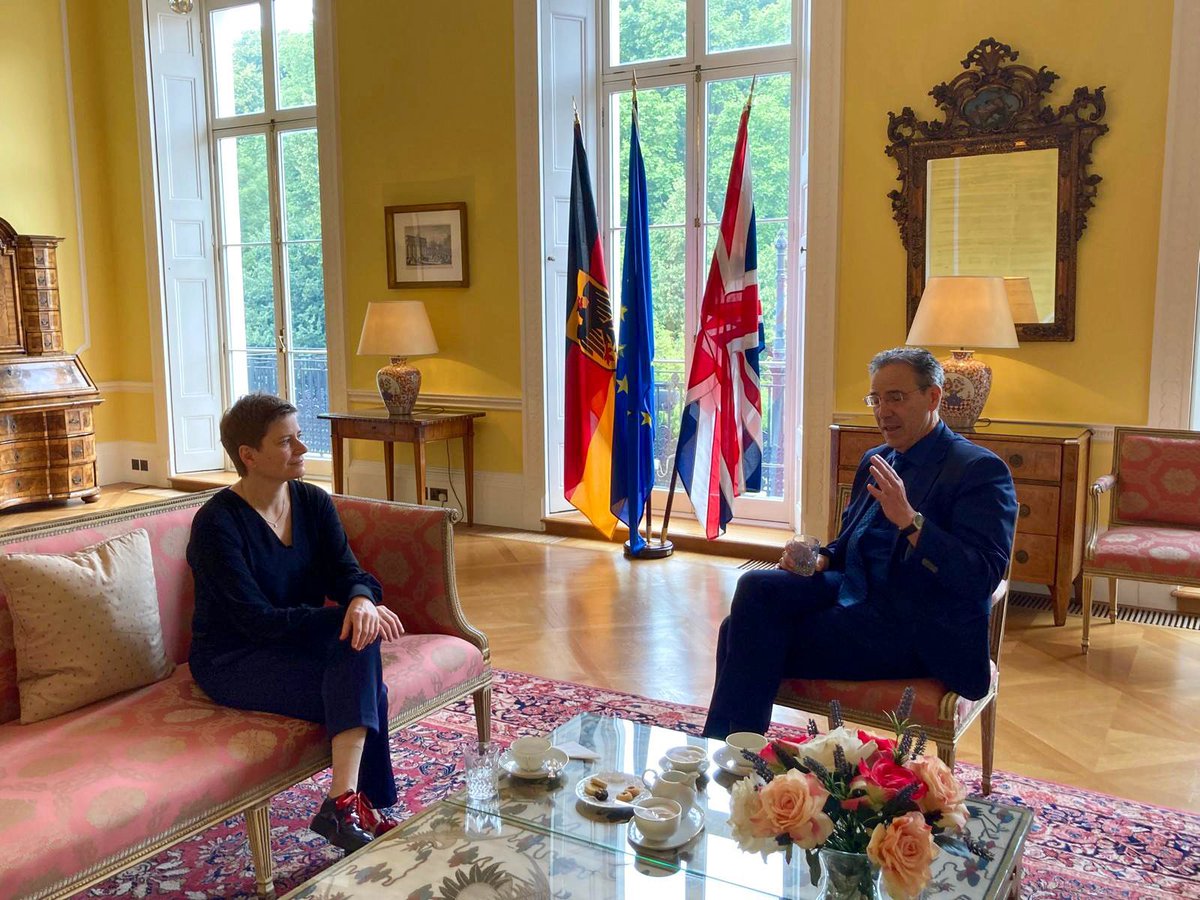 GermanAmbUK's tweet image. Congratulations to German conductor Anja Bihlmaier, Principal Guest Conductor of @BBCPhilharmonic, for an impressive & truly memorable @bbcproms concert featuring works by Strauss, Berlioz and Mark Simpson.
A privilege to welcome her at the Embassy after this musical triumph.