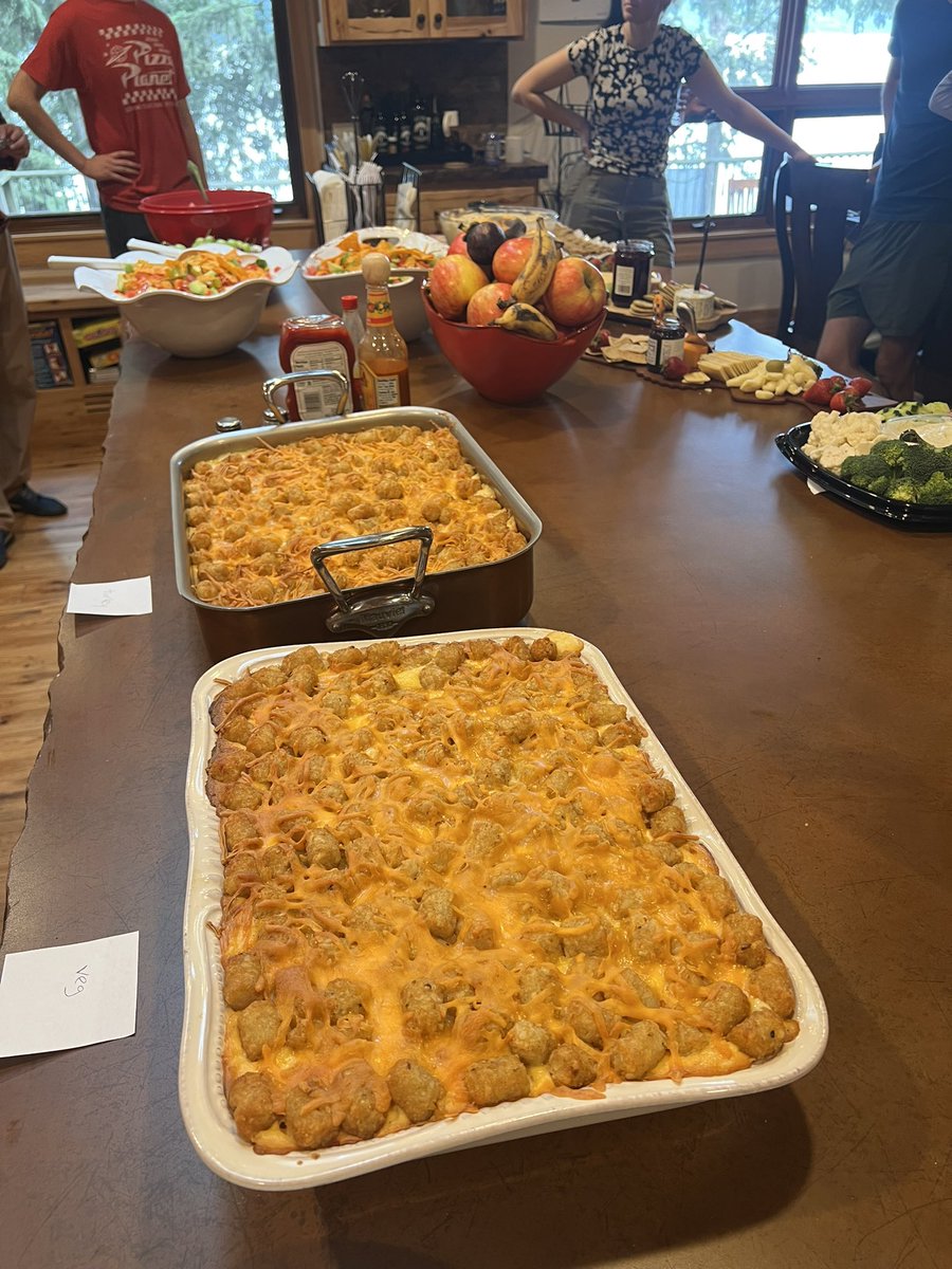 MayoRadOnc's tweet image. Last Friday, we had our Annual Resident Retreat for some much-needed R&R and team bonding! Thanks to @n_laack for hosting and our edu team @KimCorbinMD @allisongardaMD @KrishanJethwa for another successful day of wellness!
Would it be a true Minnesotan time without Hotdish? 😂