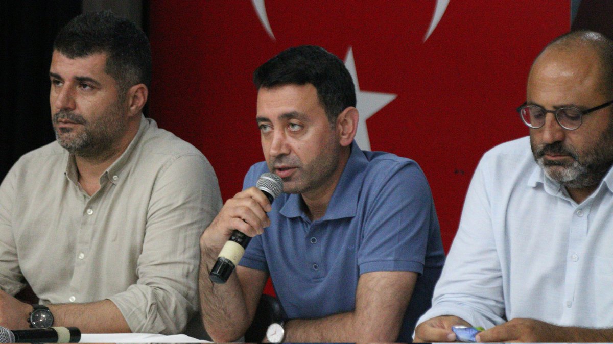 İl Başkanımız Sayın Şenol Aslanoğlu'nun selamını Bayraklımızdaki yol arkadaşlarımıza ilettik!

Hukuksuz bir şekilde tutuklu yargılanmaya devam eden yol arkadaşlarımızın yaşadığı süreci anlatmak, erken seçim çağrımız için bir yol haritası belirlemek ve gündemi değerlendirmek üzere