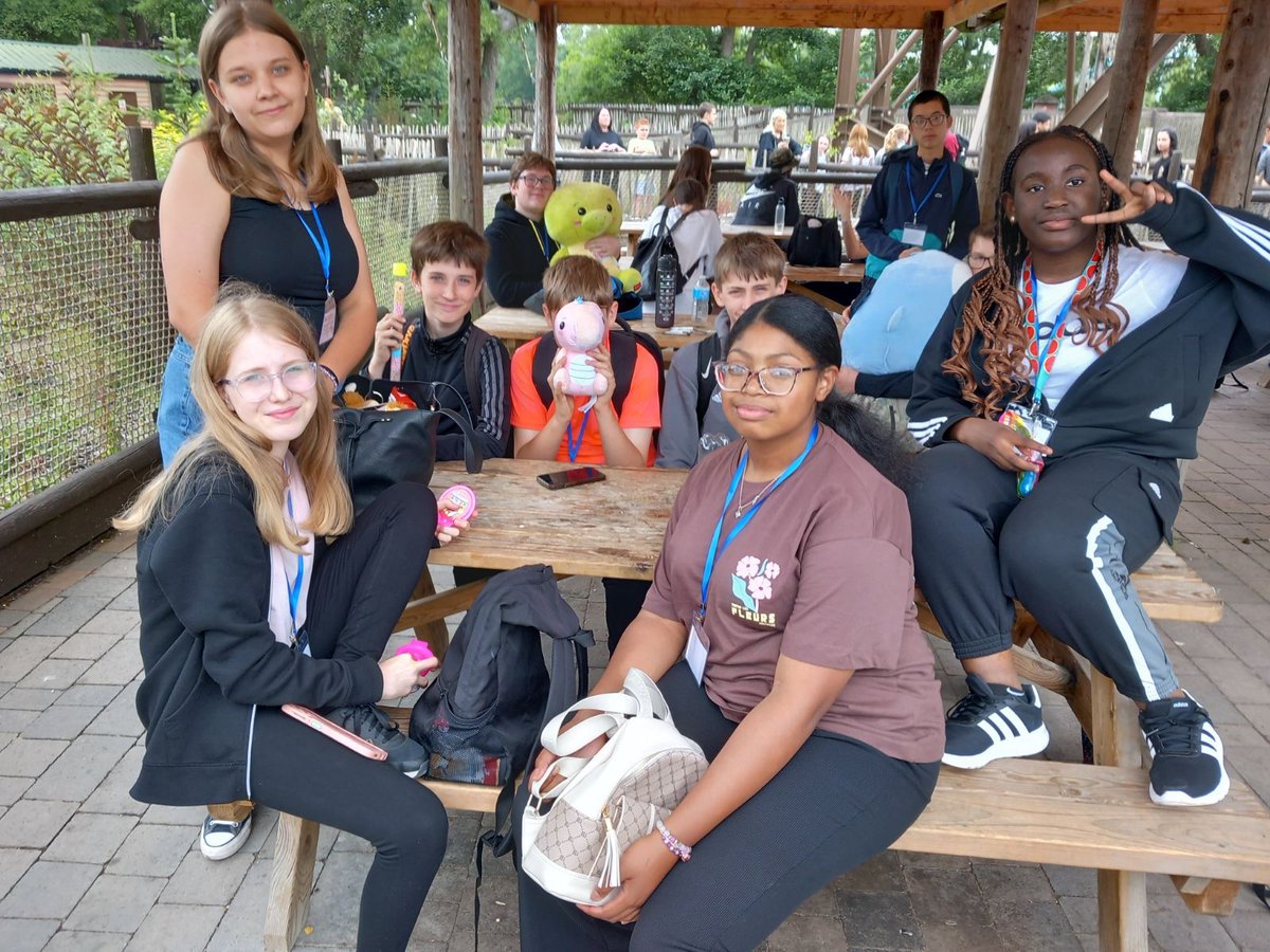 Awesome day at Drayton Manor! 😍🤩✌🏼🎢 Students have been INCREDIBLE!! 🙏🏼 ETA back to the Academy- 5:45pm ⏰