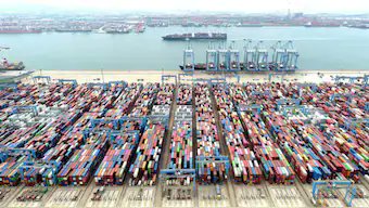 idrwalerts's tweet image. Pakistan’s imports from India climbed to $220.58 million in FY25, a rise from $206.89 million the previous year, reported Dawn, citing data from the State Bank of Pakistan.
😂😂